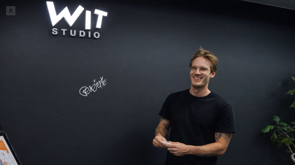 pewdiepie-anime-studyosunda-cizim-yapti-Animelerden